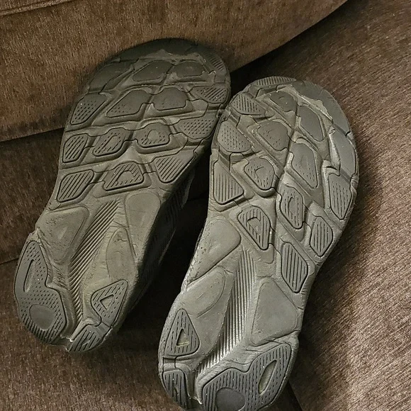 Hoka One One Clifton 9 Black and Gray Athletic Shoes 🖤🩶 - Picture 9 of 9